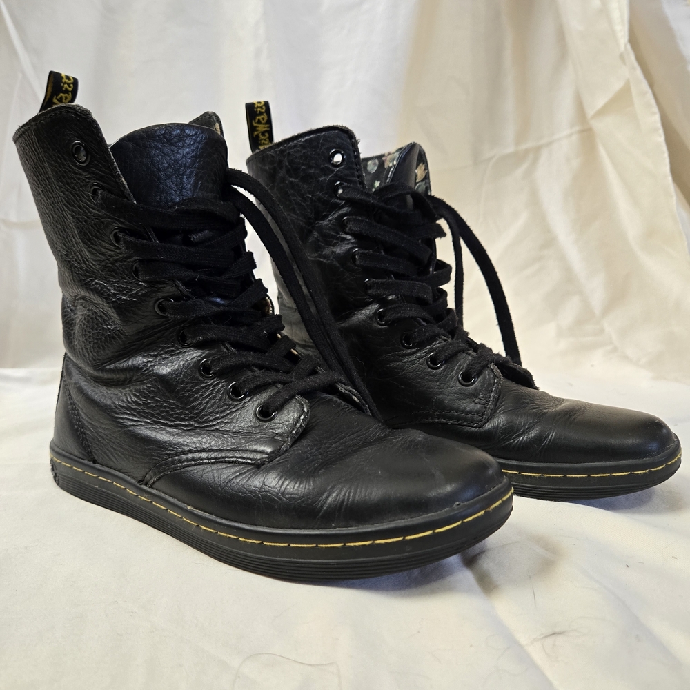 Dr. Martens Stratford 9-Eye Fold Down Boots - black leather with a floral lining